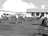 Compétition de course à pied entre détenus dans les années 1950
